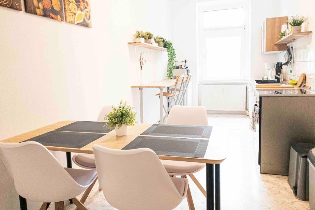 Top Moderne Wohnung In Leipziger Altbau - Netflix Inklusive Zewnętrze zdjęcie