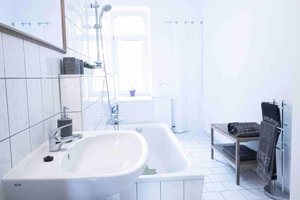 Top Moderne Wohnung In Leipziger Altbau - Netflix Inklusive Zewnętrze zdjęcie