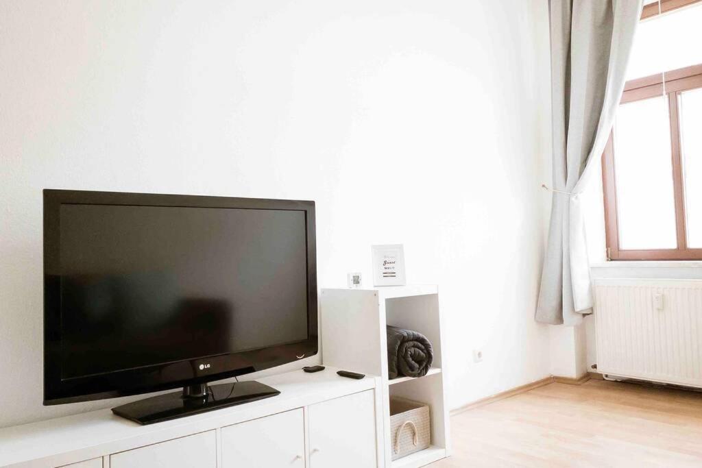 Top Moderne Wohnung In Leipziger Altbau - Netflix Inklusive Zewnętrze zdjęcie