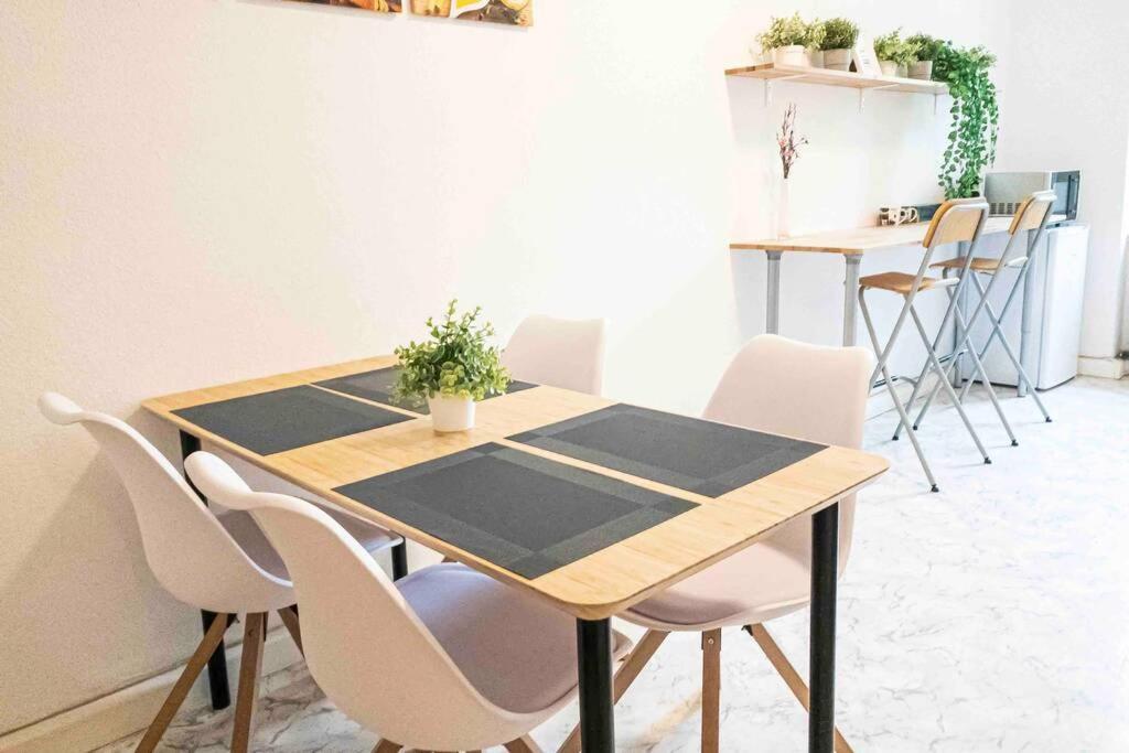 Top Moderne Wohnung In Leipziger Altbau - Netflix Inklusive Zewnętrze zdjęcie